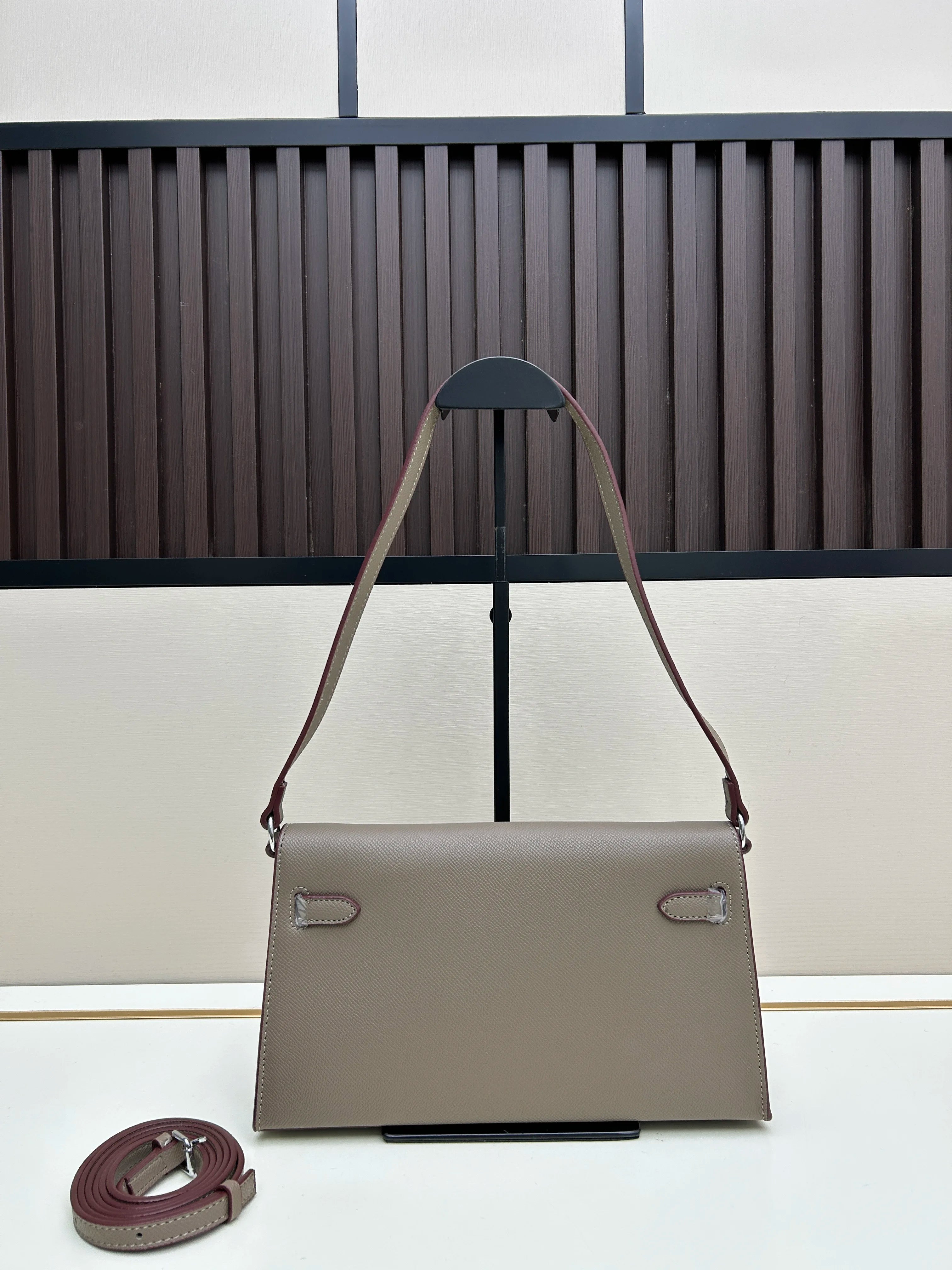 2025Women's Beige Textured Leather Shoulder Bag - Dual Strap Design Casual Crossbody Purse