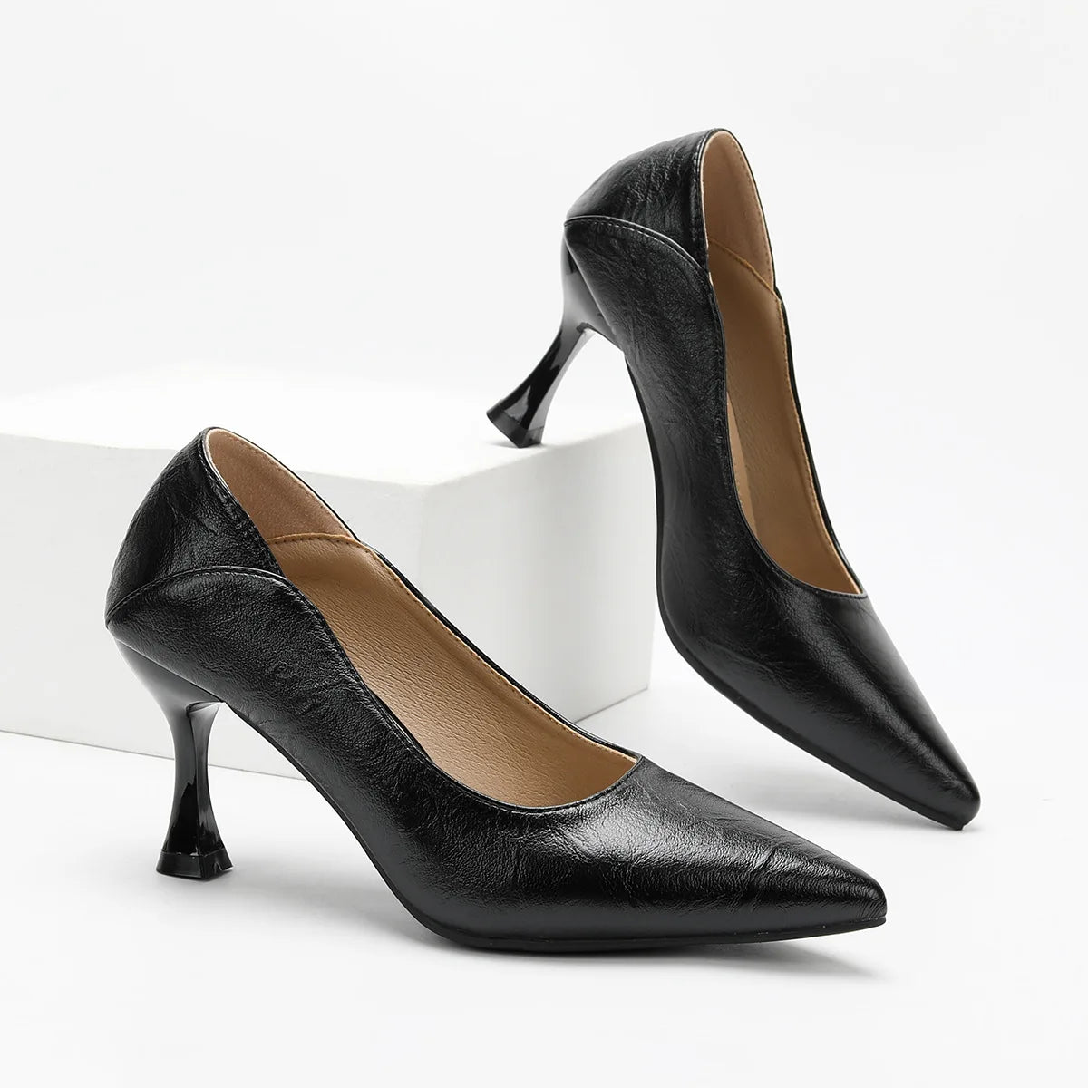 New high-heeled shoes with thin heels and pointed toes, versatile design sense, single shoe for women