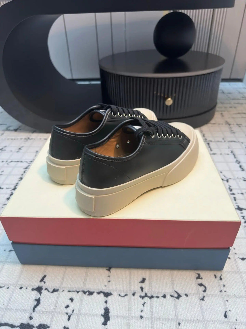 Stylish and Versatile Women's Casual Shoes Featuring A Cowhide Upper and A Premium Lace-up Platform Design High-end Casual Shoes