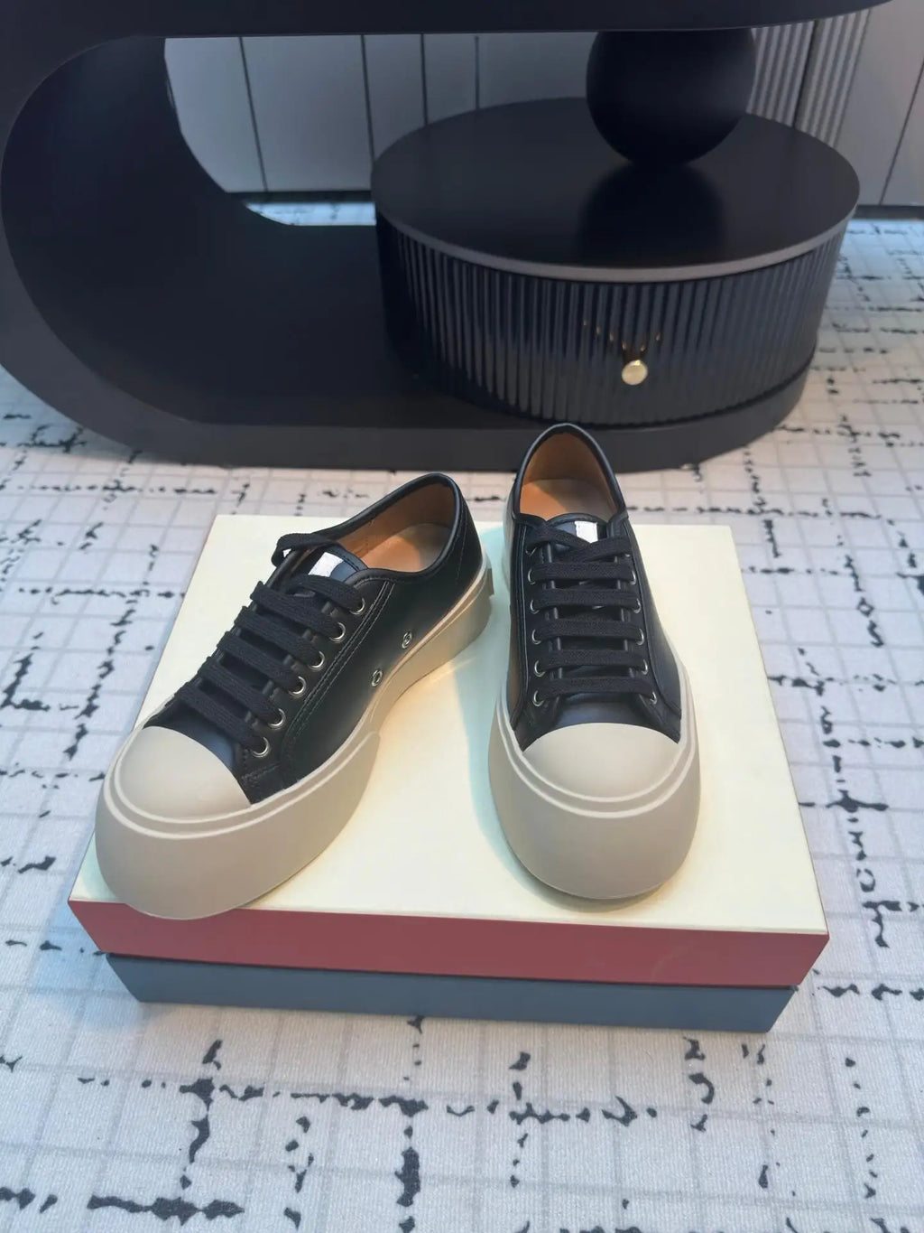 Stylish and Versatile Women's Casual Shoes Featuring A Cowhide Upper and A Premium Lace-up Platform Design High-end Casual Shoes