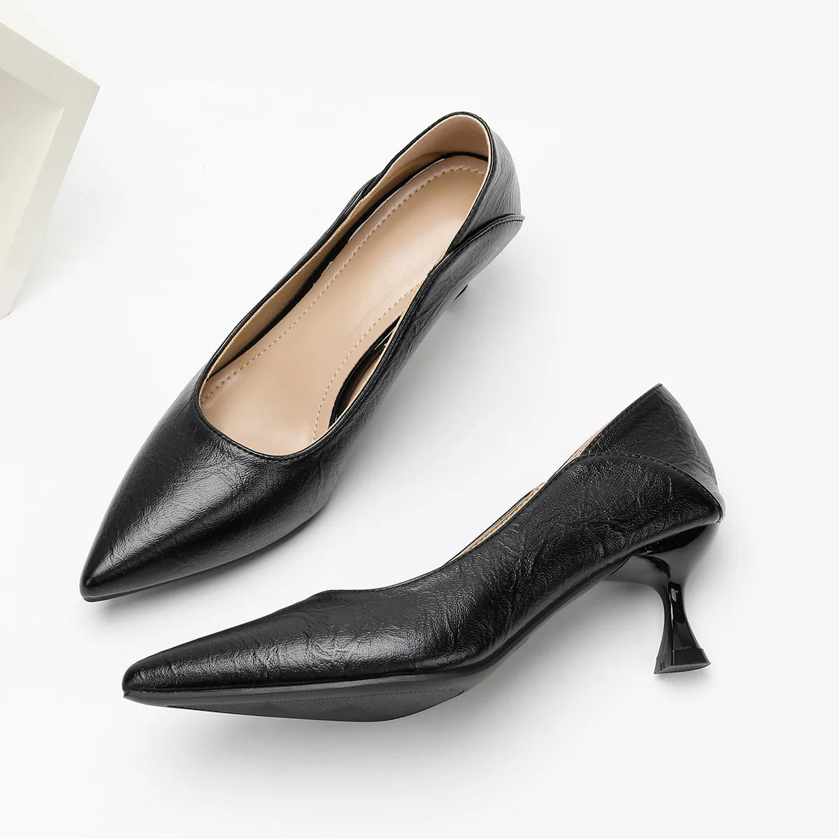 New high-heeled shoes with thin heels and pointed toes, versatile design sense, single shoe for women