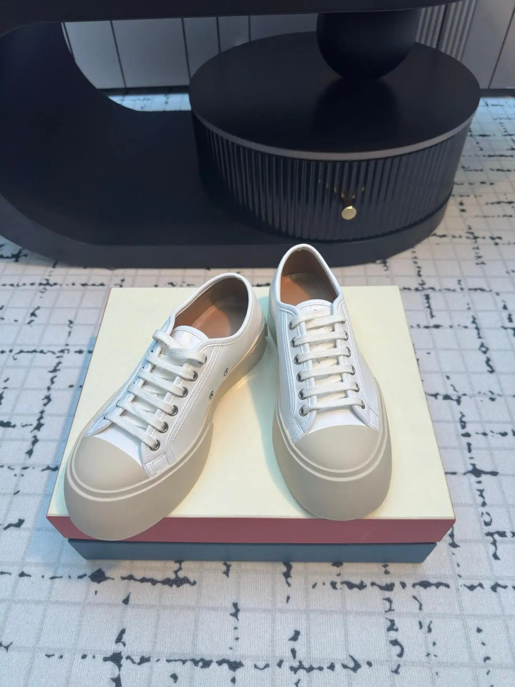 Stylish and Versatile Women's Casual Shoes Featuring A Cowhide Upper and A Premium Lace-up Platform Design High-end Casual Shoes