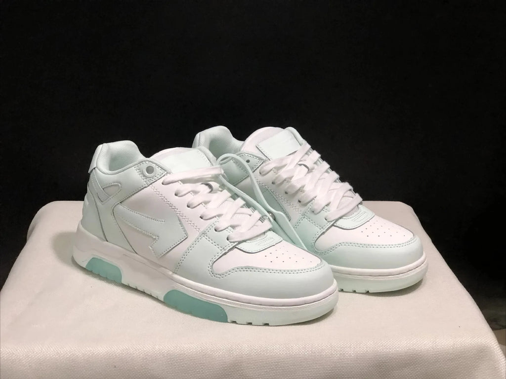 2025 New Retro Couple Sneakers Arrow Design Black White Two-Tone Shock-Absorbing Comfortable Casual Footwear