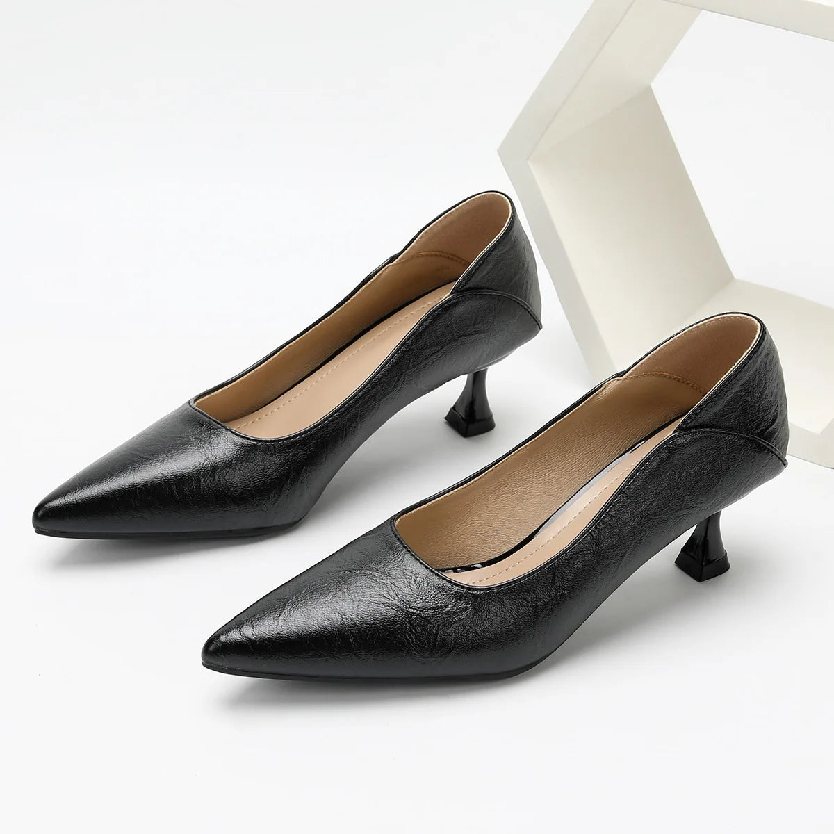 New high-heeled shoes with thin heels and pointed toes, versatile design sense, single shoe for women