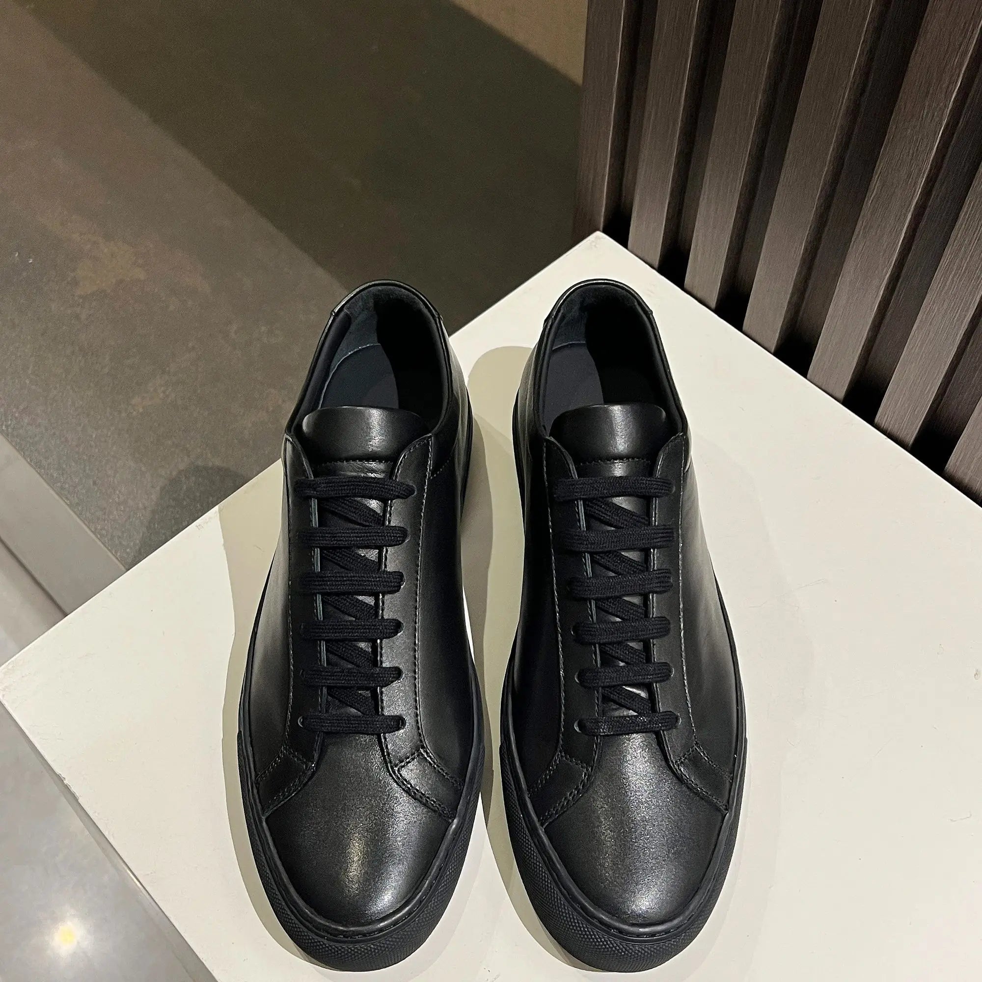 2025 New Genuine Leather Couple White Sneakers Flat Casual Shoes Versatile Commuting Year-Round Unisex Footwear