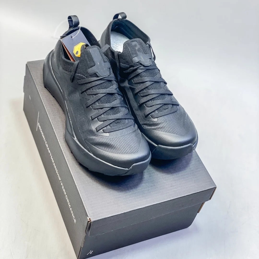New men's outdoor casual shoes, waterproof, lace-up, climbing, hiking, trail running shoes.