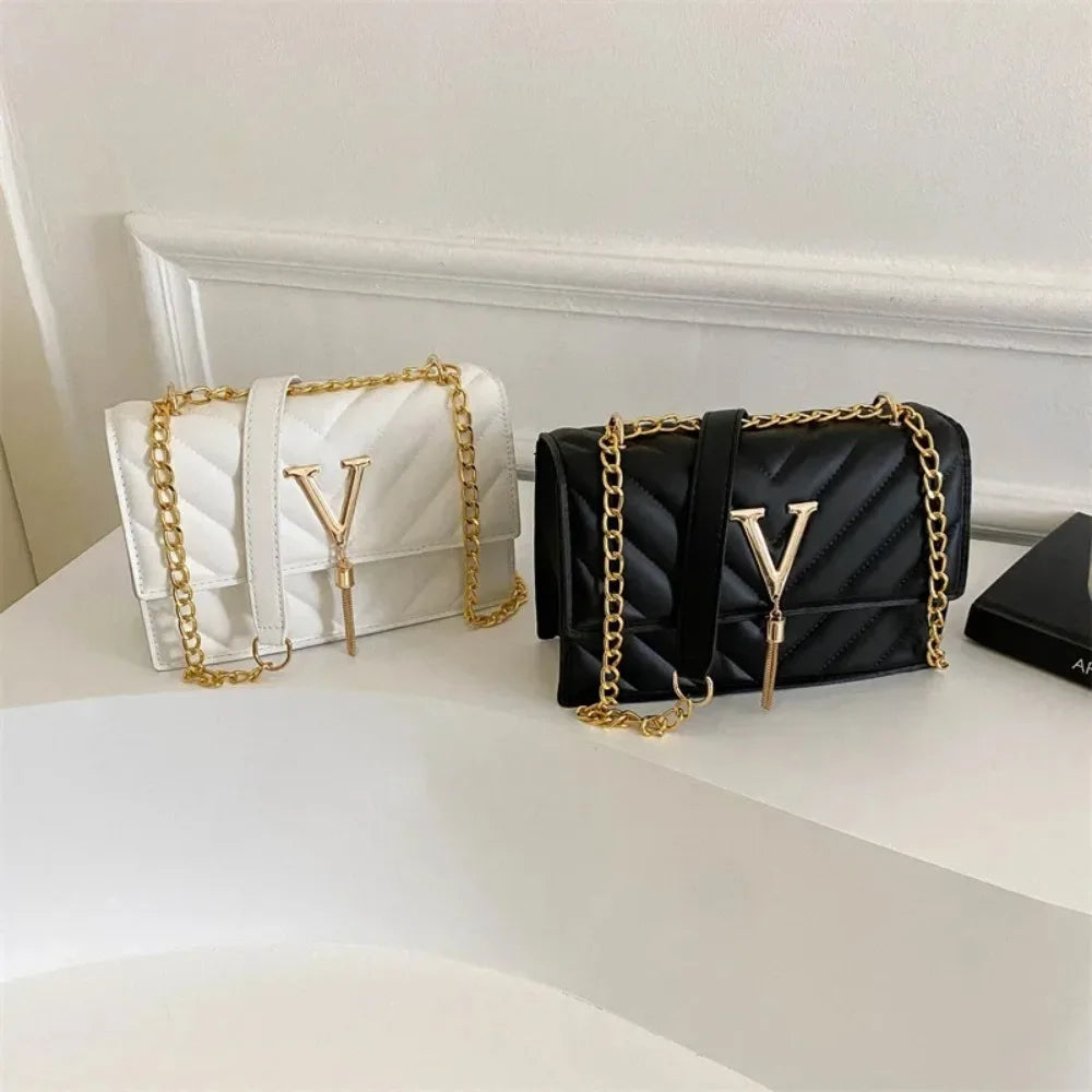 22*15*7cm Versatile Small V shaped Luxury Small HandBag Designer Women's Tote Bags Fashion Popular Chain Shoulder Crossbody Bag
