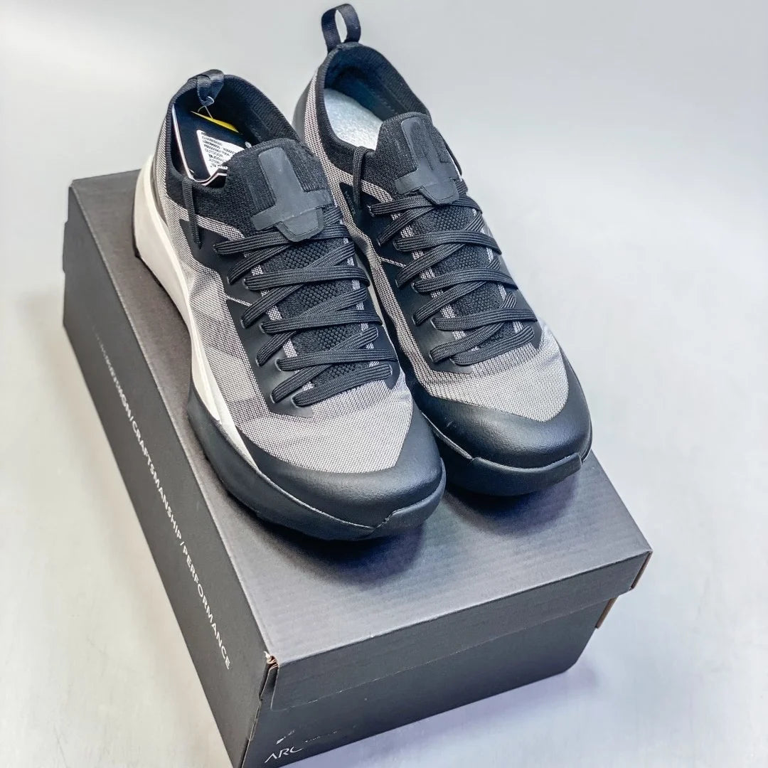 New men's outdoor casual shoes, waterproof, lace-up, climbing, hiking, trail running shoes.