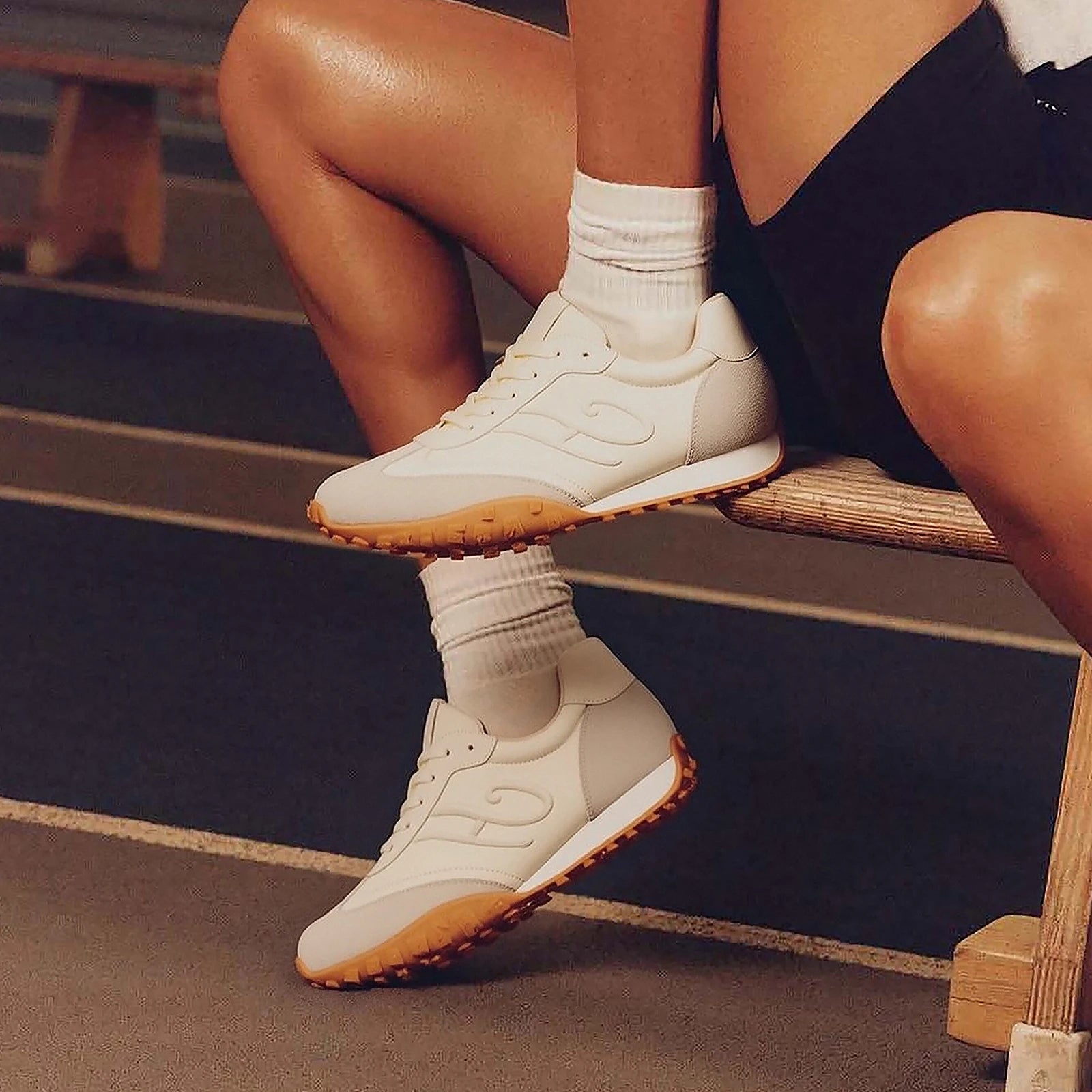 CHCH Women's Vulcanized Shoes 2025 Autumn New Edition Letter Embroidered Apricot Women's Outdoor Walking Shoes
