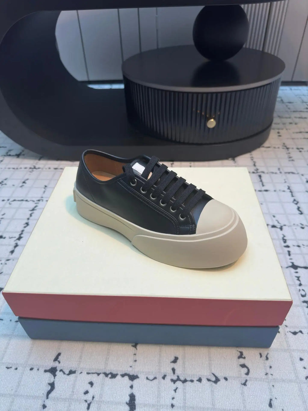 Stylish and Versatile Women's Casual Shoes Featuring A Cowhide Upper and A Premium Lace-up Platform Design High-end Casual Shoes