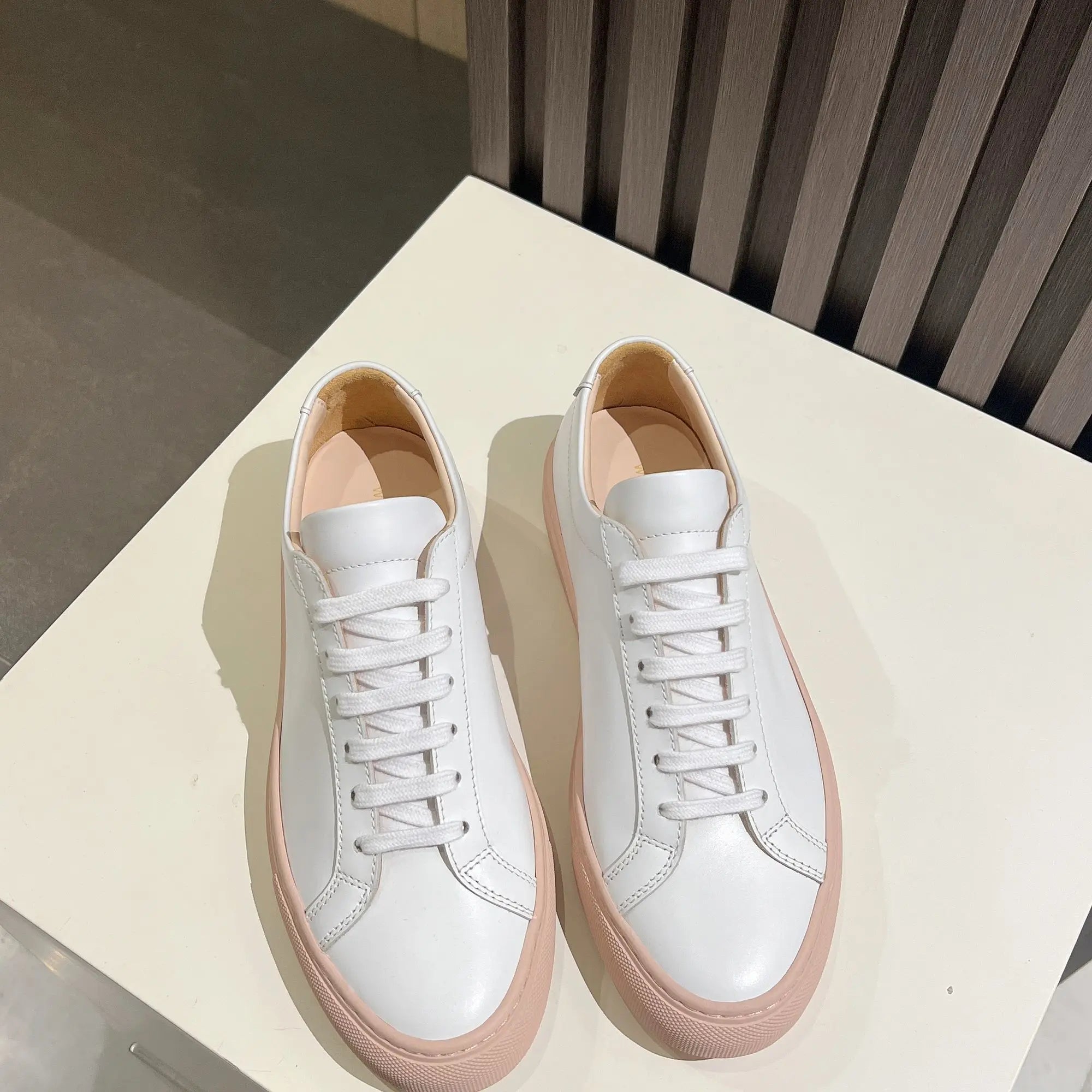 2025 New Genuine Leather Couple White Sneakers Flat Casual Shoes Versatile Commuting Year-Round Unisex Footwear