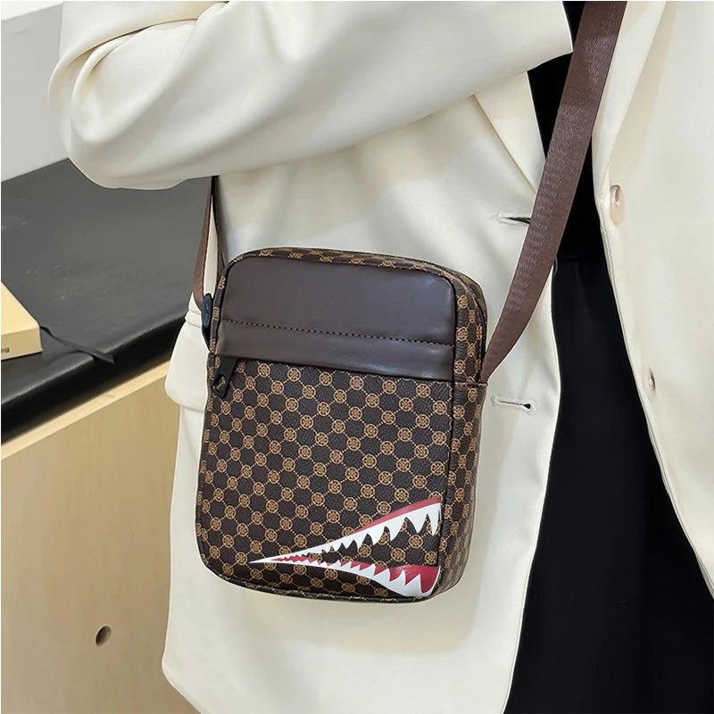 Men's single-shoulder crossbody bag, adjustable shoulder strap, checkered print, daily use messenger bag
